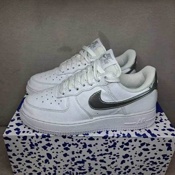 [BUNJANG] Nike Air Force 1 Sneakers / 나이키 에어포스 1 운동화 (230)