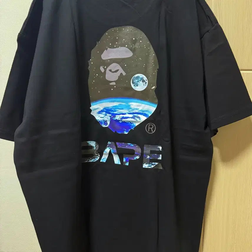 [BUNJANG] BAPE Cosmic Earth Graphic T-Shirt XL / 베이프 우주 지구 반팔 XL 착샷만해봄