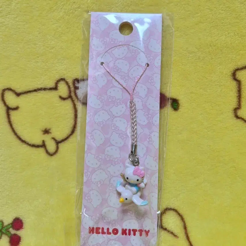 [BUNJANG] Hello Kitty 50th Anniversary Regional Strap Keychain - Busan Eomuk & Seagull / 헬로키티 50주년 지역 스트랩 키링 부산 어묵 갈매기
