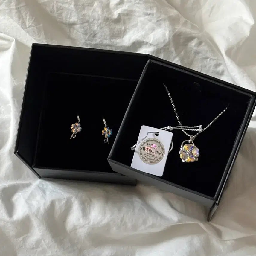 [BUNJANG] Characuterie Swarovski Official Fund Goods Necklace & Earrings Set / 캐릭캐릭체인지 스와로브스키 공식 펀드 굿즈 목걸이 귀걸이 세트