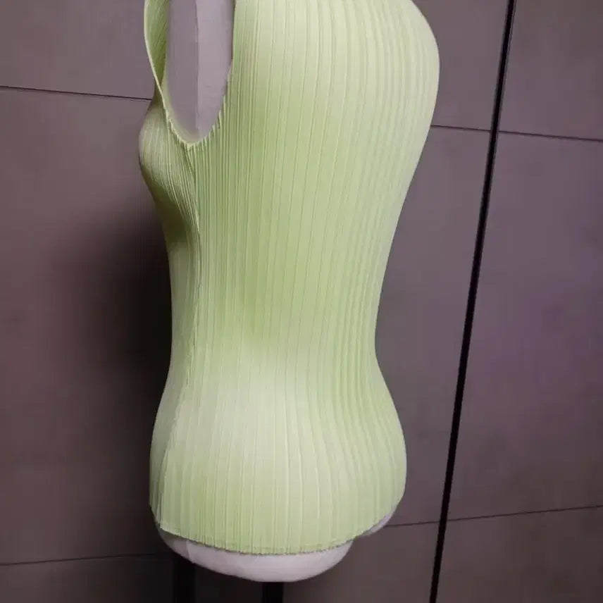 [BUNJANG] Pleated Basic Sleeveless Top - Lime / 플리츠 베이직 민소매 상의 라임