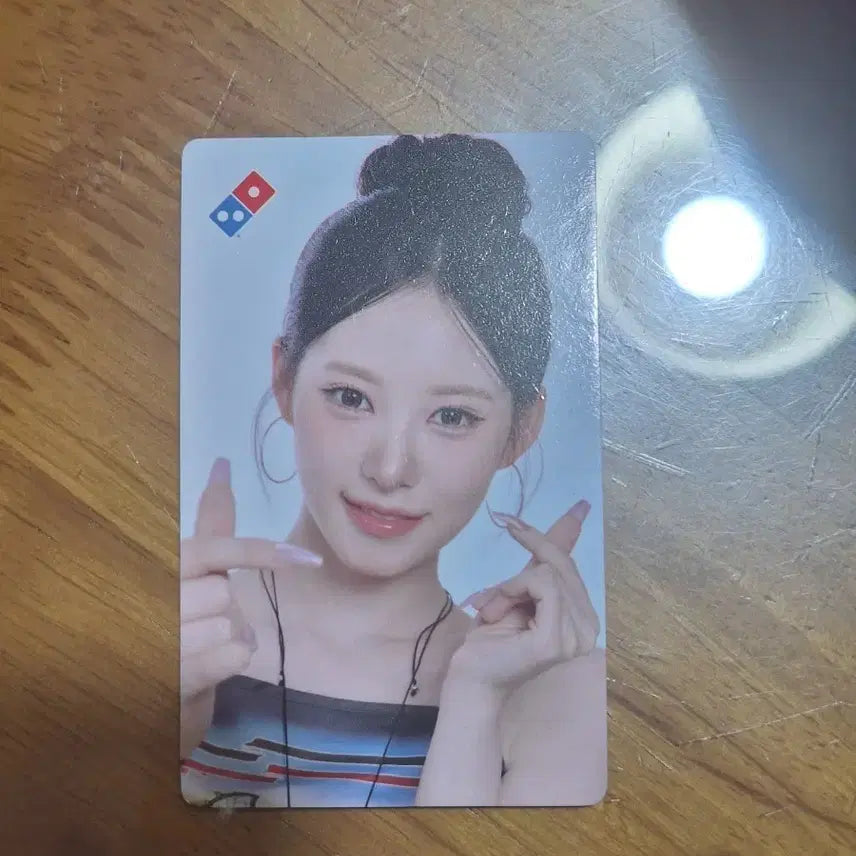 [BUNJANG] Domino's Pizza Le Sserafim Huh Yunjin Photocard / [반택비 포함(준등기 가능)] 도미노피자 리센느 리브 포토카드 포카