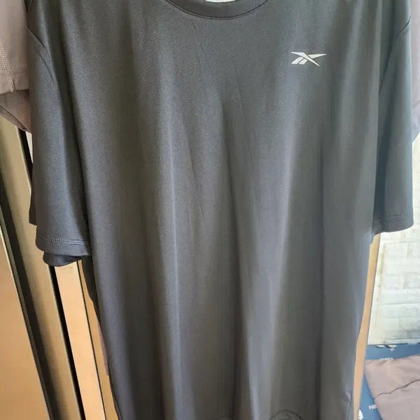 [BUNJANG] Reebok Functional Short-Sleeve T-Shirt / 리복 기능성 반팔티 팝니다