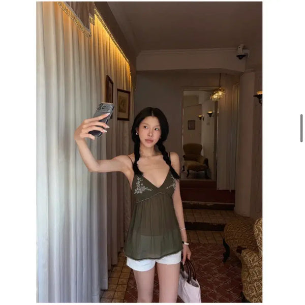 [BUNJANG] Hydrae Sunshine Dark Green Deep V-Neck Embroidered Camisole / HYDRAE 블라우스 선샤인 다크 그린 딥 브이넥 자수 캐미솔