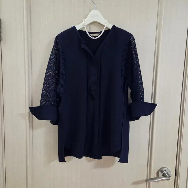 [BUNJANG] It MICHAA Punching Blouse / 잇미샤 고급스런 펀칭 블라우스