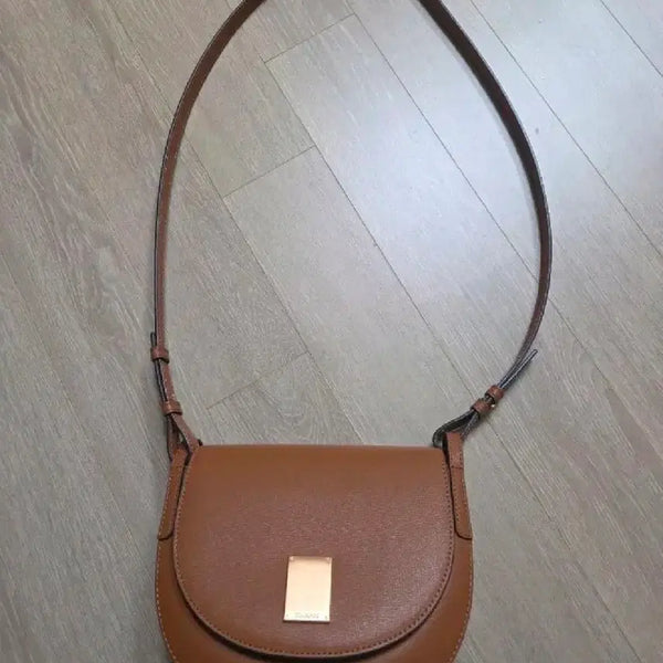 [BUNJANG] Couronne Tippin Crossbody Bag / 쿠론 티핀 크로스백