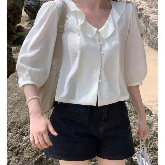 [BUNJANG] Lamour Lauren Ruffle Blouse / 라무어 로렌 러플 블라우스