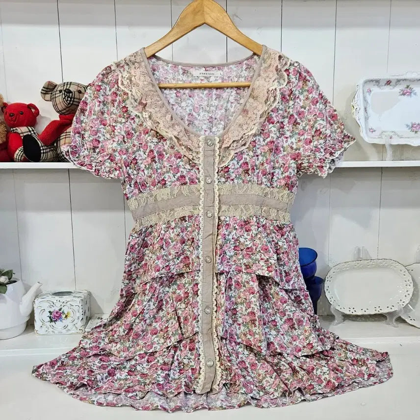 [BUNJANG] axes femme Flower Lace Peplum Dress / axes femme(액시즈팜) 플라워 레이스 캉캉 원피스