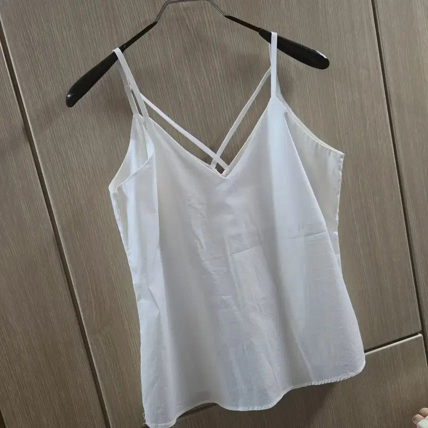 [BUNJANG] 66girls White Cross Strap Tank Top / 육육걸즈 화이트 크로스 스트랩 나시