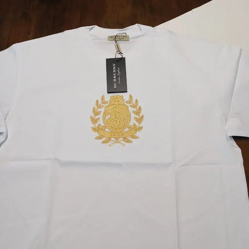 [BUNJANG] Burberry Emblem Short-Sleeve T-Shirt White XL / 버버리 엠블럼 반팔 티셔츠 화이트 2엑라
