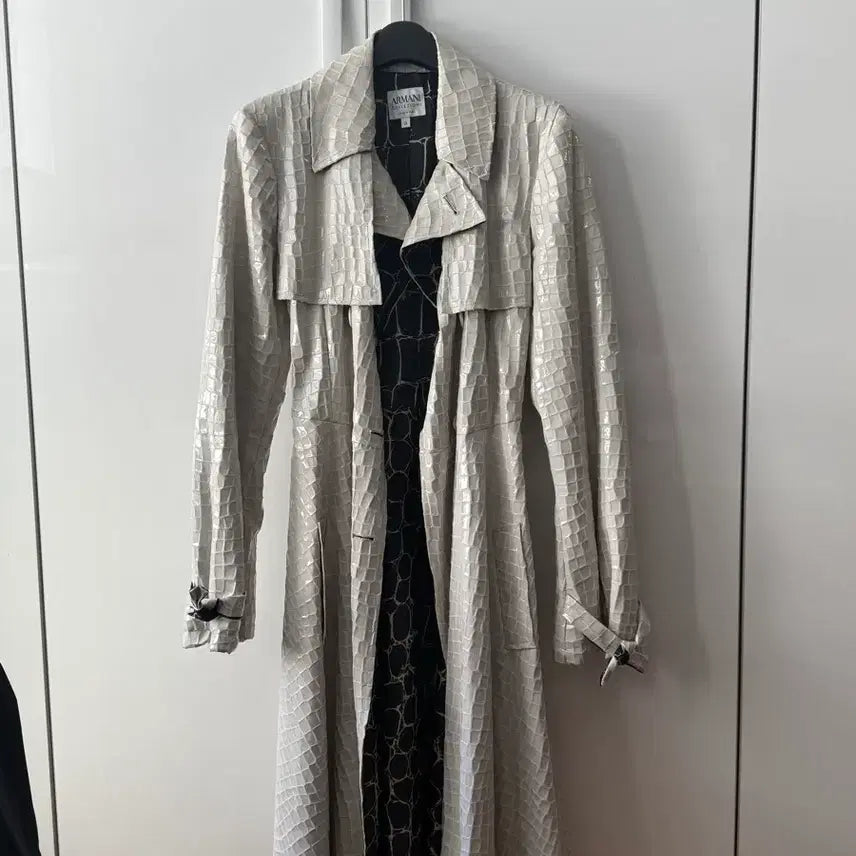 [BUNJANG] Emporio Armani Snake Print Slim Fit Coat / 엠포리오 아르마니 뱀피 코트
