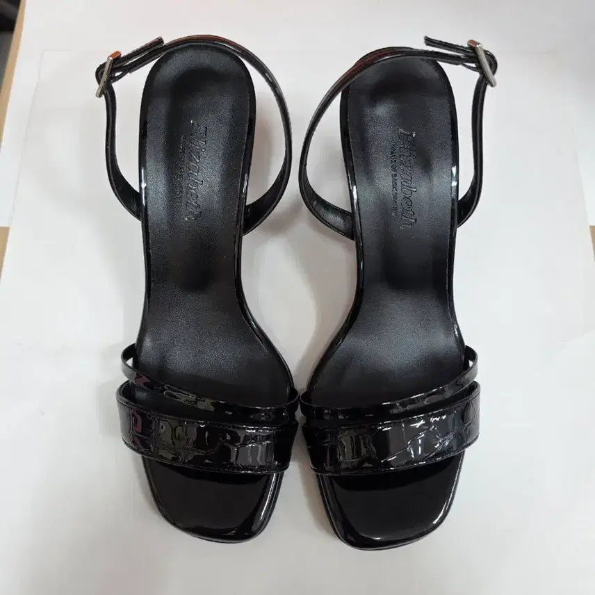 [BUNJANG] Elisabeth Black Enamel Strap Sandals / 엘리자벳 블랙 에나멜 스트랩 샌들