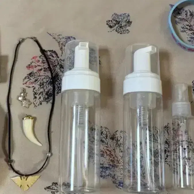 [BUNJANG] Nail Polish, Necklace, Earrings, Comb, Pump Bottle, Spray Bottle, Lipstick Set / 세트 전부 판매
