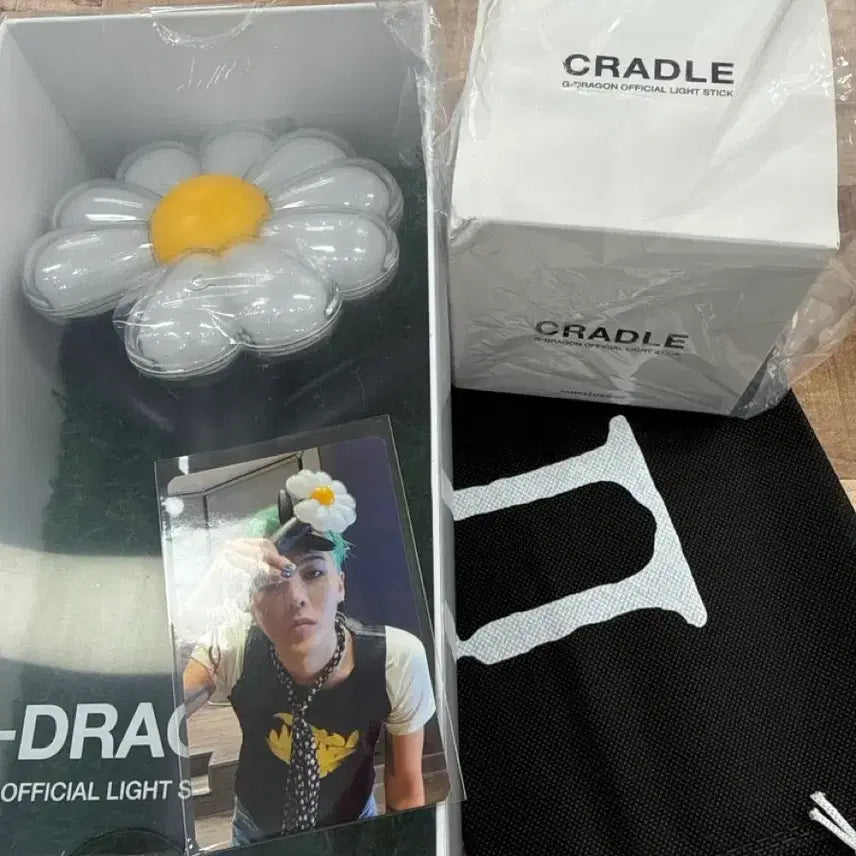 [BUNJANG] G-Dragon CRADLE Official Light Stick + Photocard Full Set / 지드래곤 CRADLE 공식 응원봉 + 포토카드 풀셋
