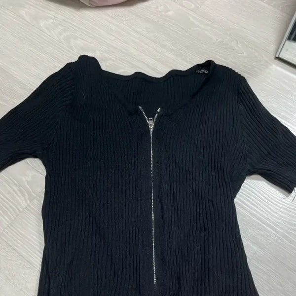 [BUNJANG] Black Cropped T-Shirt / 검정 크롭티 / 교신가능