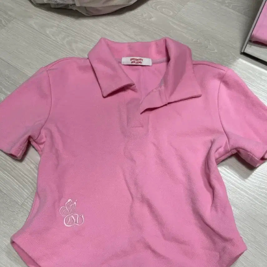[BUNJANG] Pink Collared Crop Top / 핑크 카라 크롭티 / 교신가능