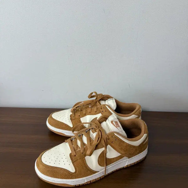 [BUNJANG] Nike Dunk Low Next Nature Flax Suede Series Sneakers / 나이키 덩크로우 넥스트 네이처 285사이즈 플랙스 스웨이드 시리즈 운동화
