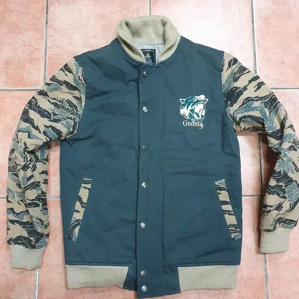 [BUNJANG] Romantic Crown Grizzly Camo Stadium Jacket / [M] 로맨틱크라운 그리즐리 카모 스타디움 자켓 / 바시티 자켓 팝니다