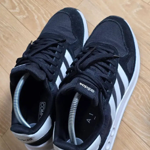 [BUNJANG] Adidas Sneakers Black White / 파격세일)..265.아디다스 운동화 블랙 화이트