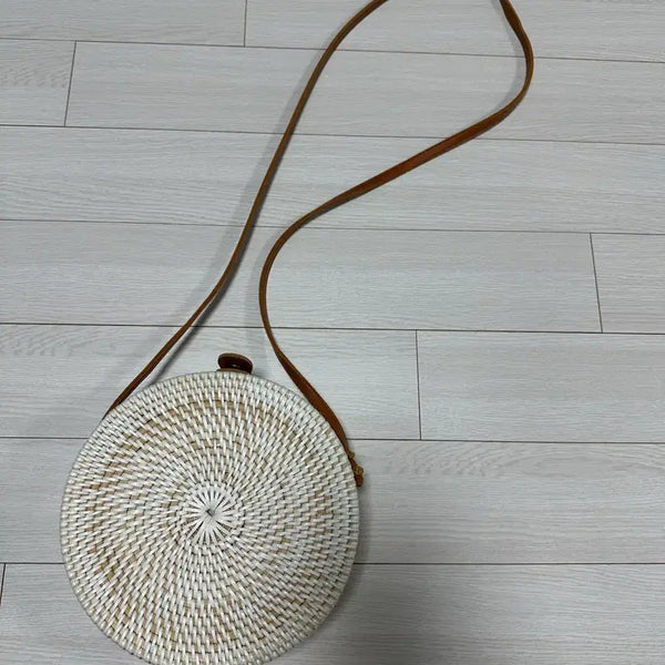 [BUNJANG] White Round Rattan Crossbody Bag / 라탄 원형 크로스백 화이트