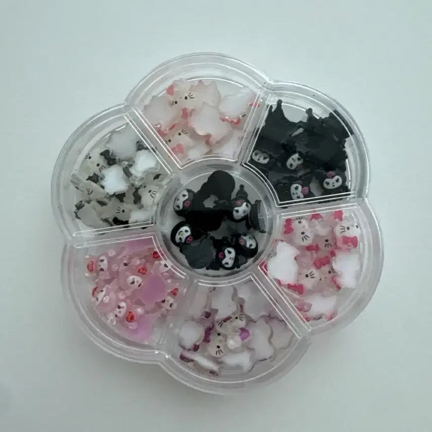 [BUNJANG] Kuromi Hello Kitty Sanrio Nail Parts with Case / 쿠로미 키티 산리오 네일 파츠-케이스 포함