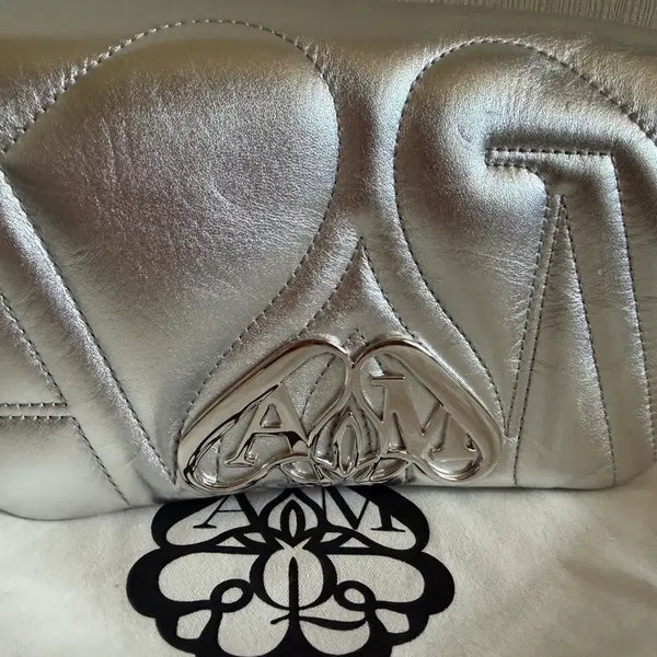 [BUNJANG] Alexander McQueen Metallic Seal Chain Bag Silver / 알렉산더 맥퀸 메탈릭 씰 체인백