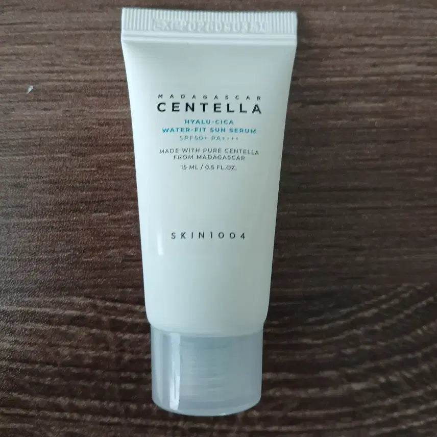 [BUNJANG] Skin1004 Madagascar Centella Hyalu-Cica Water Fit Sun Serum SPF50+ 15ml / 스킨1004 마다가스카르 센텔라 히알루-시카 워터핏 선 세럼 SPF50+ 15ml