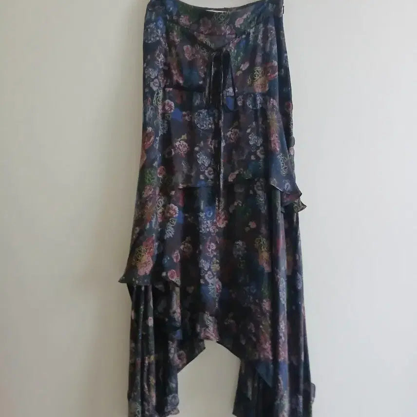 [BUNJANG] IRO Unbalanced Floral Pattern Wrap Skirt / 이로 언밸런스 플로럴 패턴 랩 스커트