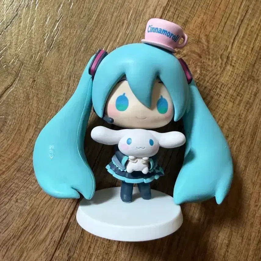 [BUNJANG] Cinnamoroll x Hatsune Miku Collaboration Figure / 시나모롤 콜라보 하츠네미쿠 피규어