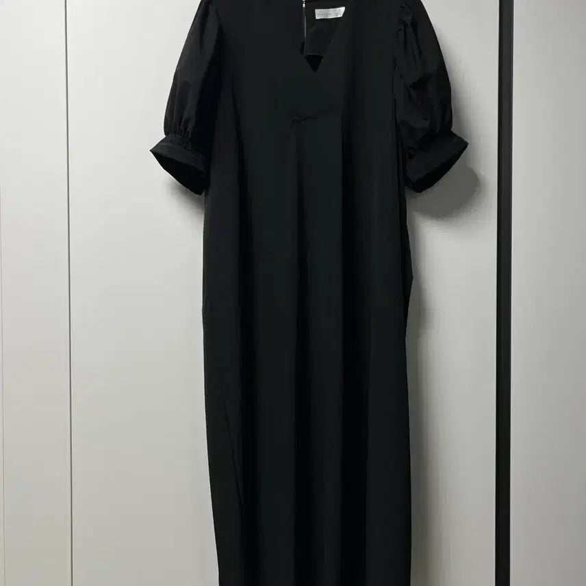 [BUNJANG] Comfortable V-Neck Midi Dress - Black / 소재 좋은 예쁜 원피스 박시핏