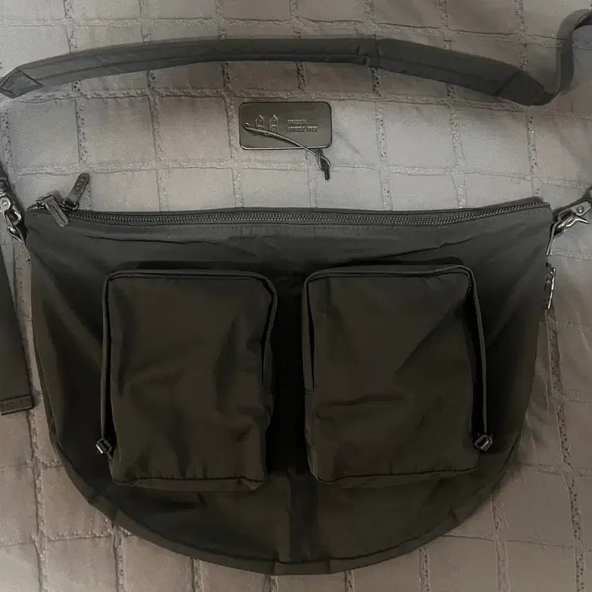 [BUNJANG] AMIACALVA Body Bag / 아미아칼바 바디백 팝니다.