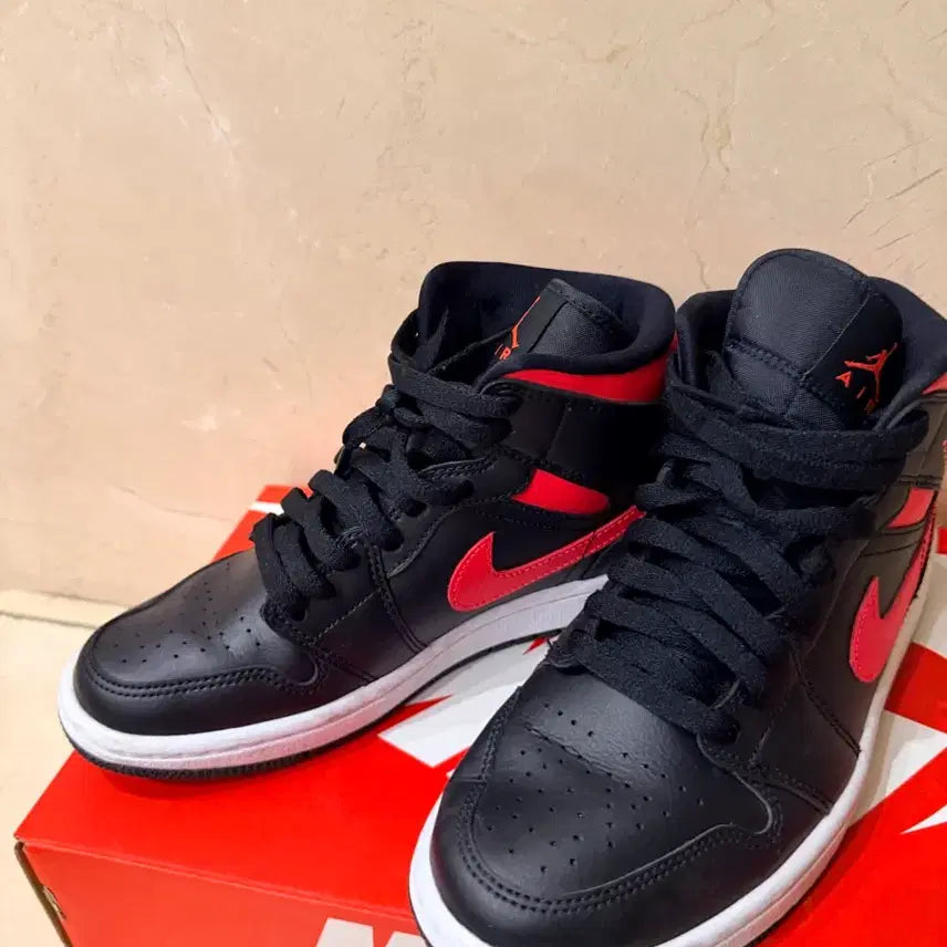 [BUNJANG] Air Jordan 1 Mid Black Red Shoes (24cm) / 조던 1 미드 블랙 레드 240mm