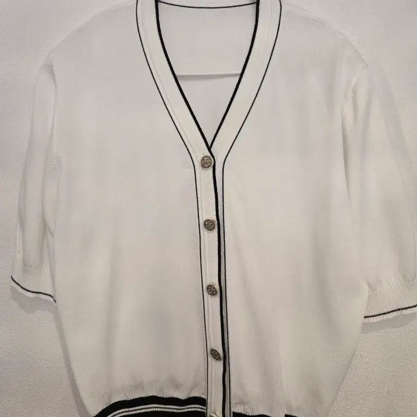 [BUNJANG] White Contrast Short Sleeve Knit Cardigan / 화이트 배색 반팔 니트 가디건