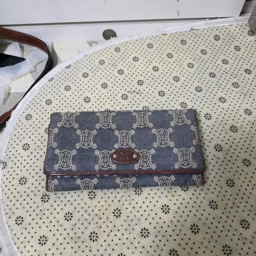 [BUNJANG] Celine Triofe Canvas Wallet / 셀린느 트리오페 캔버스 지갑