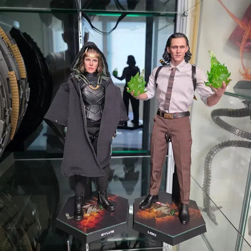 [BUNJANG] Hot Toys Loki & Sylvie Figure Bundle Set / 핫토이 로키 실비 피규어(일괄 판매)