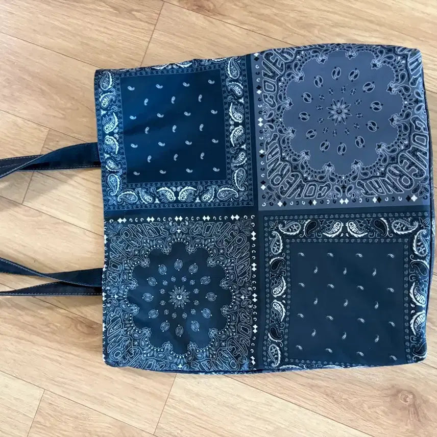 [BUNJANG] LEE X COVERNAT Bandana Reversible Eco Bag Navy / LEE X COVERNAT 반다나 리버시블 에코백 네이비