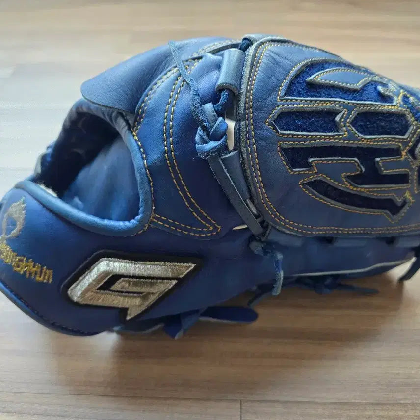[BUNJANG] Gold Authentic Pitcher's Glove (Park Young-hyun 2023 Model) / 골드 어센틱 투수 글러브(박영현 23년 모델)