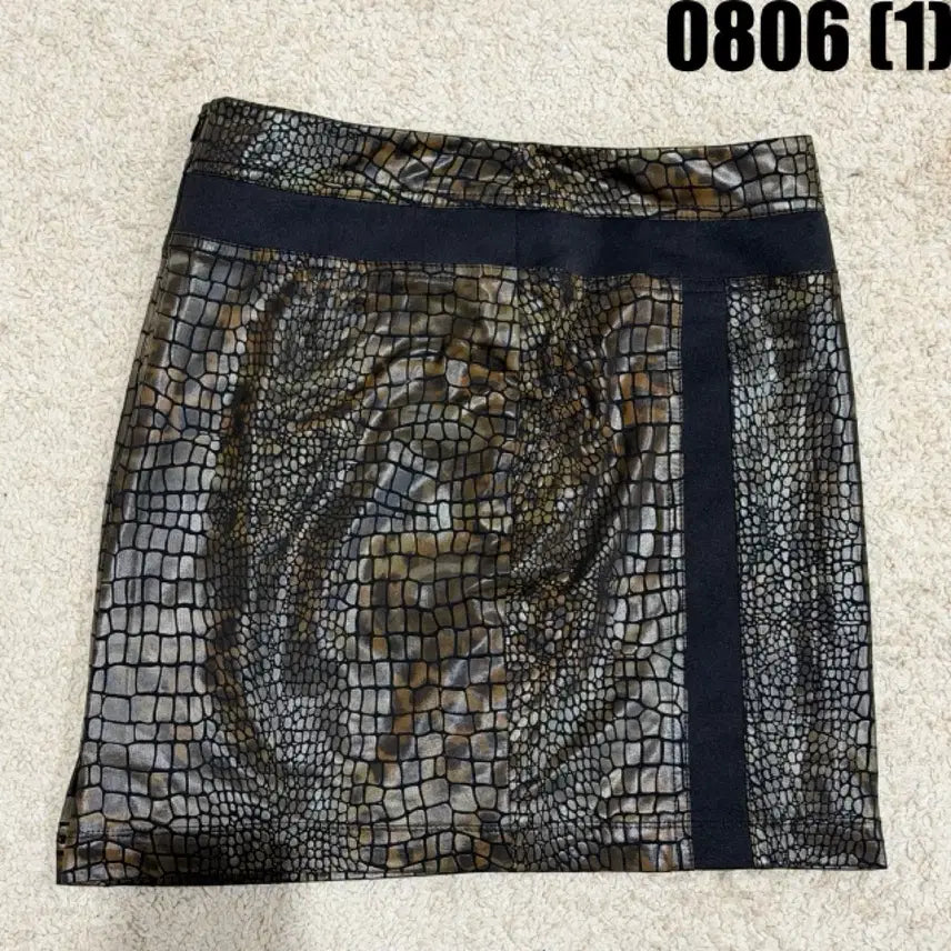 [BUNJANG] Embossed Crocodile Pattern Mini Skirt / 악어 무늬 미니 스커트