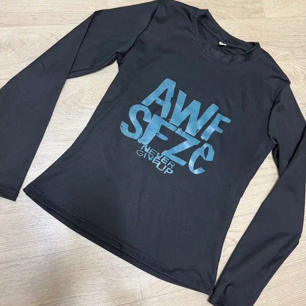 [BUNJANG] Swimsuit Material Long-Sleeve T-Shirt / 물놀이 할때 입어도 좋은 수영복 소재의 긴팔티