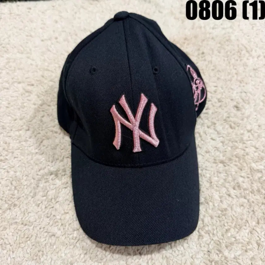 [BUNJANG] MLB Black Baseball Cap with Pink Logo / MLB 볼캡 블랙 핑크 로고