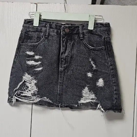 [BUNJANG] Cheongjeongwon Black Distressed Denim Mini Skirt / 청정원 숏팬츠 데님 스커트