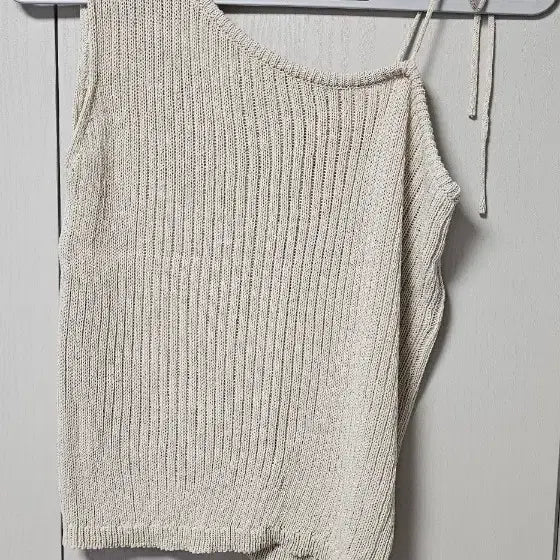 [BUNJANG] Beige Knit Off-Shoulder Tank Top / 니트 오프숄더 나시 베이지
