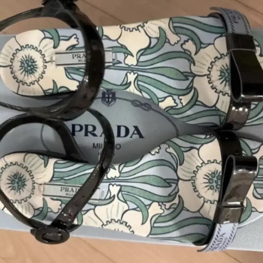 [BUNJANG] Prada Flower Sandals / (정품) 프라다 샌들 (36.5)