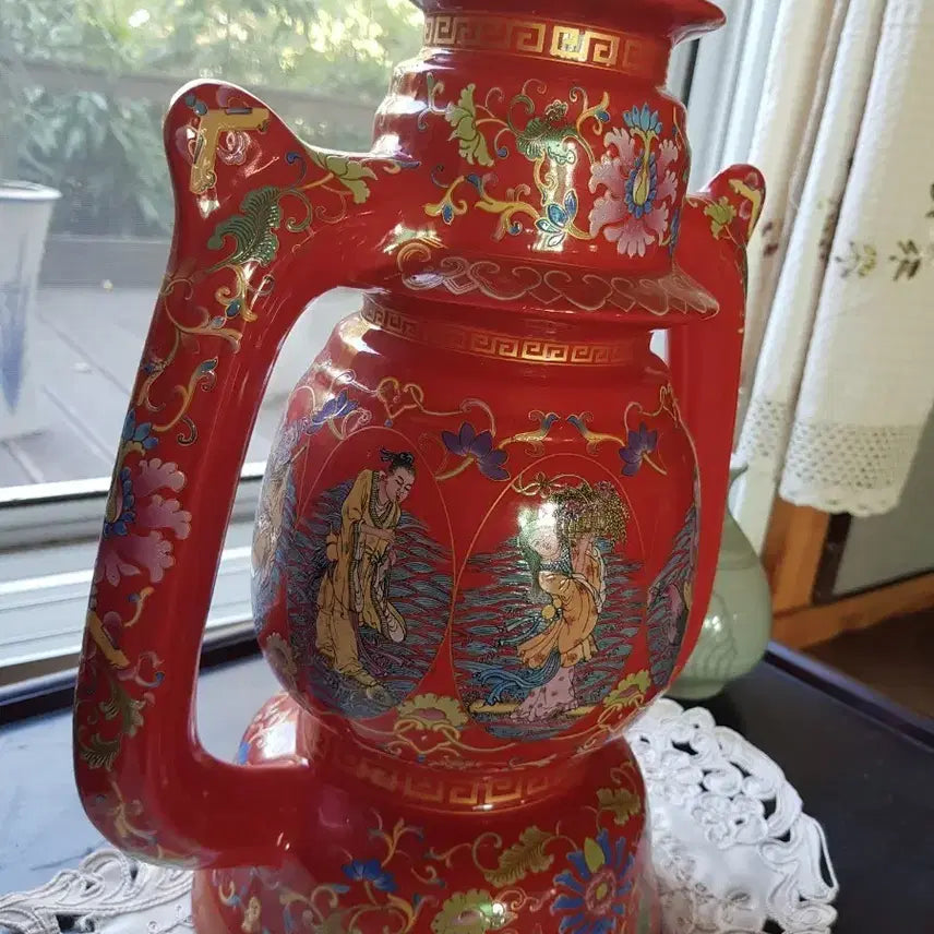 [BUNJANG] Qianlong Reign Mark 'Eight Immortals' Vase with Gilt Decoration / 희귀 골동품] 건륭년제 화려한 홍지 금채 전사 팔선도 양이 보병 도자기2