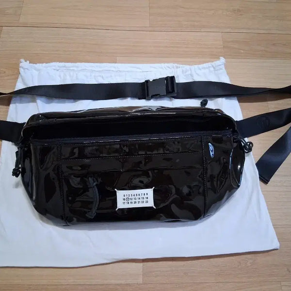 [BUNJANG] Maison Margiela Enamel Shoulder Bag / 메종 마르지엘라 에나멜  가방