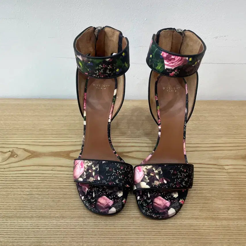 [BUNJANG] Givenchy Floral Strap Heeled Sandals / 지방시 (GIVENCHY) 플로럴 스트랩 샌들 힐 235