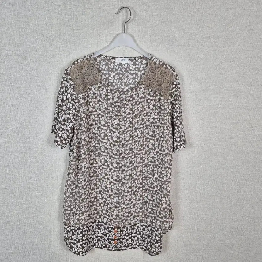 [BUNJANG] Kim Chang Suk Flower Pattern Lace Blouse / (#77,88추천/100)레이온혼방 어깨레이스 플라워 패턴 블라우스.
