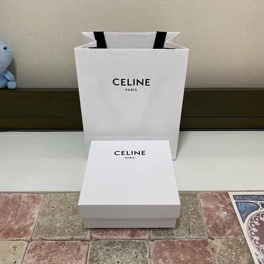 [BUNJANG] Celine Box with Shopping Bag / 셀린느 박스(16x16x6.5) + 쇼핑백