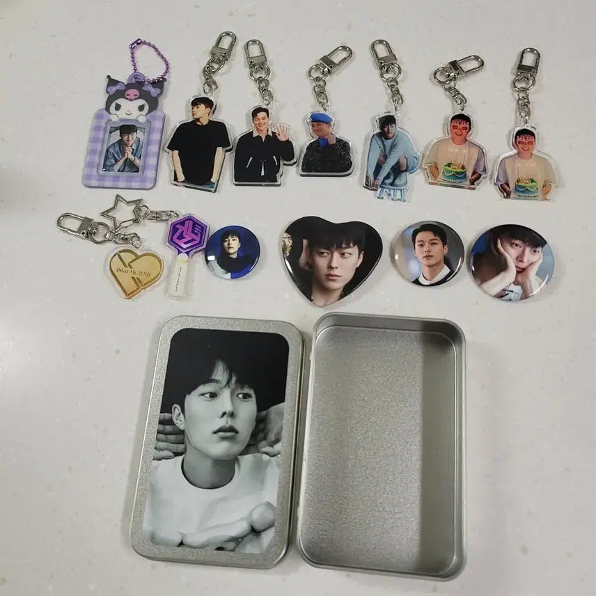 [BUNJANG] Jang Ki Yong Goods Set - Keychain, Doll, Lightstick, Tin Case / 장기용 굿즈 키링 인형 응원봉 틴케이스...