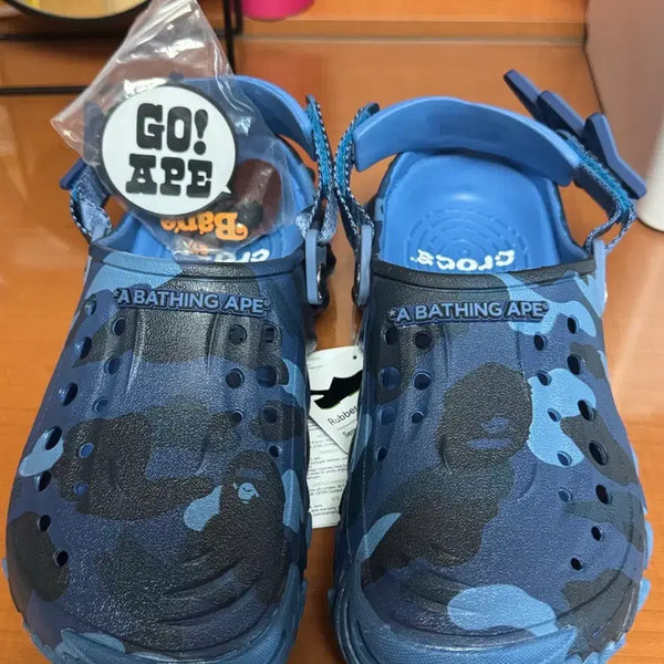 [BUNJANG] Crocs x Bape Camo Sandals Blue / 크록스 베이프 카모 샌들 블루260